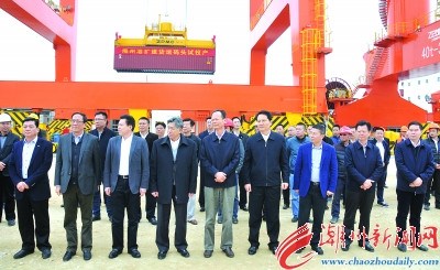 中國僑網(wǎng)12月28日上午,,潮州港擴建貨運碼頭試投產(chǎn),。市領(lǐng)導(dǎo)李水華、殷昭舉等參加有關(guān)活動,。 本報記者 陳宏文 攝