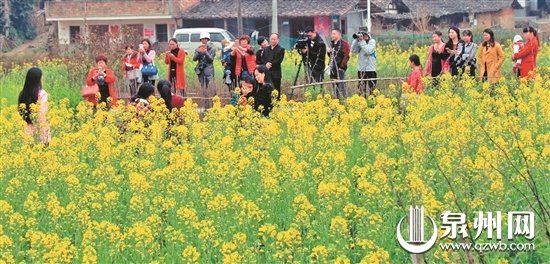 中國僑網(wǎng)有濟(jì)村優(yōu)美的自然風(fēng)光吸引大量游客 (徐藝星 攝)