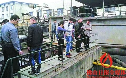 中國僑網(wǎng)前日(1月10日),,環(huán)保技術(shù)供應(yīng)企業(yè)代表參觀佛山本地制造業(yè)企業(yè)污水處理設(shè)施,。/受訪者供圖