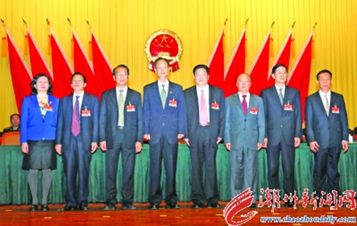 中國僑網(wǎng)1月17日上午,,新一屆潮州市人大常委會領導班子集體亮相。 本報記者 陳宏文 攝
