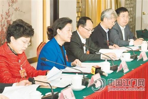 中國僑網1月21日,,江門代表團分組審議廣東省人大常委會工作報告,。江門日報特派記者 周華東 攝