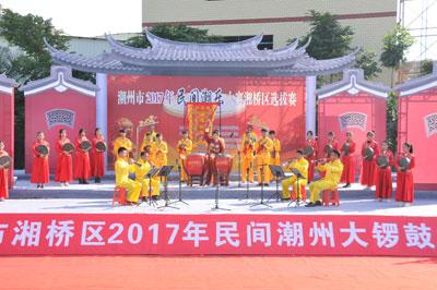 中國僑網(wǎng)湘橋區(qū)民間潮州大鑼鼓大賽比賽現(xiàn)場,。 本報記者 陳宏文 攝