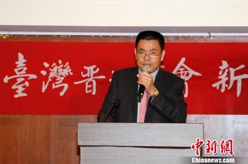 中國僑網(wǎng) 2月8日,,臺灣晉江商會在臺北舉辦新春團拜會,,臺灣晉江商會理事長張貽秋致辭。陳小愿 攝