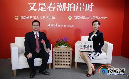 中國(guó)僑網(wǎng)海南省人大代表,、萬寧市委書記張美文作客南海網(wǎng)兩會(huì)訪談現(xiàn)場(chǎng),。南海網(wǎng)記者 劉洋 攝