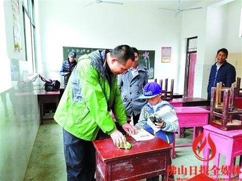 中國(guó)僑網(wǎng)佛山援藏工作隊(duì)在下鄉(xiāng)調(diào)研過(guò)程中,,到當(dāng)?shù)貙W(xué)校了解教育情況。/佛山援藏工作隊(duì)供圖