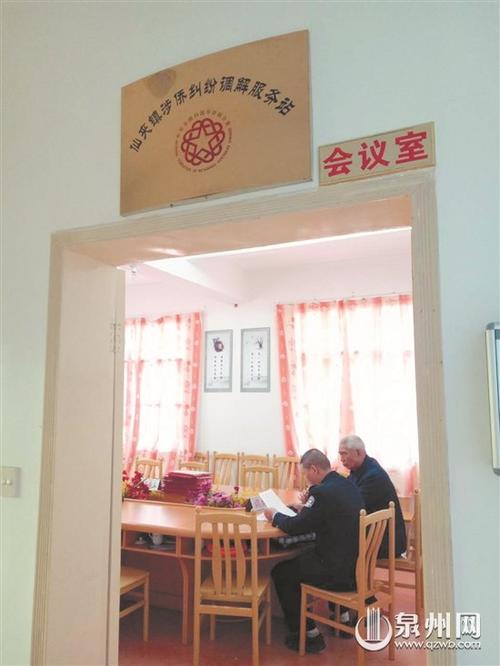中國僑網(wǎng)調解服務站里警民攜手化解涉僑糾紛