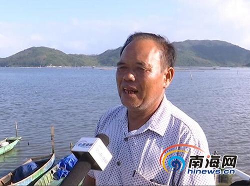 中國僑網(wǎng)文亞川向南海網(wǎng)記者講述救人經(jīng)過,。南海網(wǎng)記者 高鵬 攝