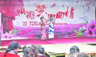 中國僑網(wǎng)5日下午,身著旗袍的票友上臺(tái)演唱潮劇選段,。 本報(bào)記者 黃春生 攝