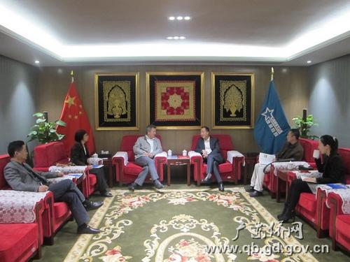 中國僑網(wǎng)省僑辦蔡偉生副主任(左三)一行與蔡光先生(右三)座談交流