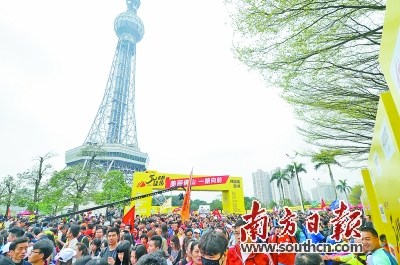 中國僑網(wǎng)25日,,來自不同國家和地區(qū)的超21萬人參與了“美麗佛山 一路向前——佛山50公里徒步”活動(dòng),,影響力輻射粵港澳大灣區(qū)城市群。 南方日?qǐng)?bào)記者戴嘉信 攝