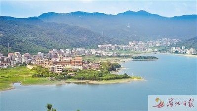 中國僑網(wǎng)圖為綠水青山間的徑里村景色優(yōu)美,。記者 蔡昊 攝