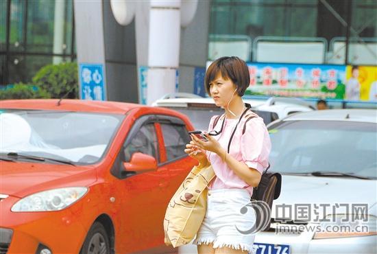 中國僑網(wǎng)出門叫滴滴快車,,已經(jīng)成為很多市民,,尤其是80后,、90后的出行首選。