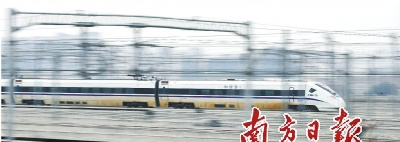 中國僑網(wǎng)佛山西站計劃于6月30日開通運營,。圖為途經(jīng)佛山西站的和諧號列車,。