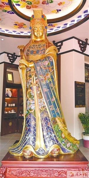 中國僑網(wǎng)圖為景泰藍媽祖圣像。 蔡昊 攝