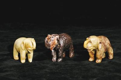 中國(guó)僑網(wǎng)青田石雕作品《小象》