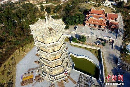 中國僑網(wǎng)圖為九日山祈風(fēng)石刻。