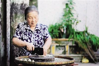 中國(guó)僑網(wǎng)短片《儂婆》拍攝現(xiàn)場(chǎng),。