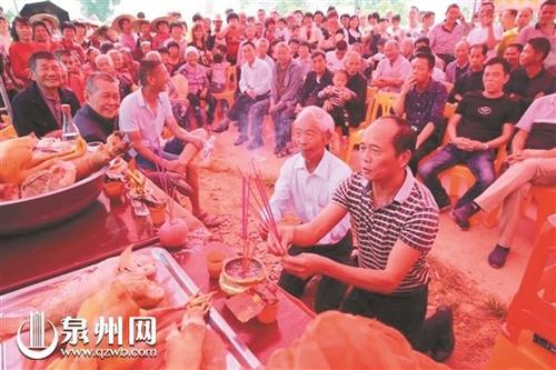 中國僑網(wǎng)5月1日,,一場簡單的儀式破除了兩村互不通婚的陳規(guī),。(圖片由傅梓芳提供)