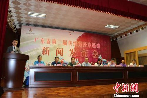 中國僑網(wǎng)參加新聞發(fā)布會(huì)的領(lǐng)導(dǎo)和嘉賓。唐貴江 攝