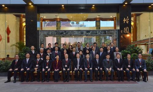 中國僑網(wǎng)資料圖:2014年12月4日,香港佛山社團總會訪問團到訪佛山。圖為合影留念,。(圖片來源:佛山市委統(tǒng)戰(zhàn)部網(wǎng)站)
