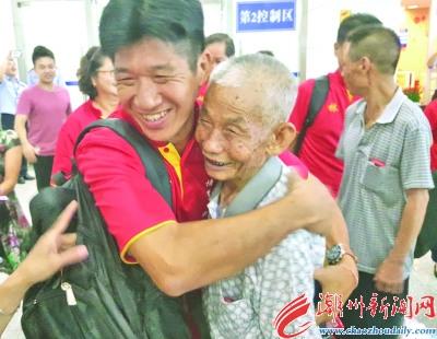 中國(guó)僑網(wǎng)認(rèn)親現(xiàn)場(chǎng),。