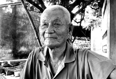 中國僑網(wǎng)雷鋒“三公”黃宏昌。