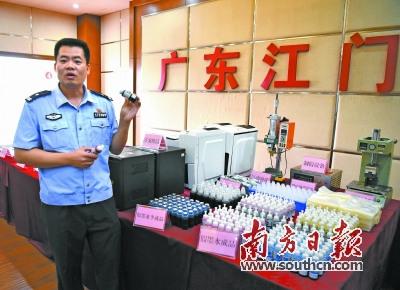 中國(guó)僑網(wǎng)從外觀上,,這批假冒產(chǎn)品標(biāo)簽等外觀上與正品并無差別,但打印效果顏色較淺,,而且容易掉色。楊興樂 攝