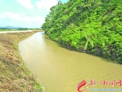 中國(guó)僑網(wǎng)饒平縣高堂鎮(zhèn)高錢干渠軍寨段整治后的渠面,,干凈整潔。本報(bào)記者 余育閨 攝