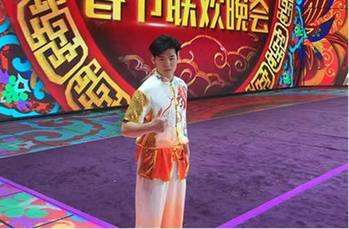 中國僑網黃陳健
