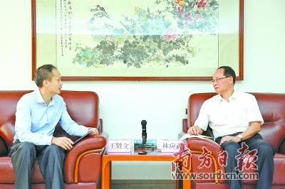 中國(guó)僑網(wǎng)10月12日,江門市委書記林應(yīng)武與江門市優(yōu)巨新材料有限公司總經(jīng)理王賢文,,以“1對(duì)1”的方式進(jìn)行了首次聯(lián)系,。肖開剛 攝