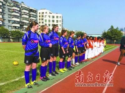 中國僑網(wǎng)近年來,,禪城在教育,、體育、產(chǎn)業(yè)等方面的國際交流合作增多,。圖為10月23日的比賽開始前,,禪城,、梅德韋市的女子足球隊員合影。梁志毅 攝
