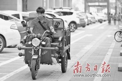 中國僑網(wǎng)佛山的快遞市場目前主要由發(fā)展多年,、行業(yè)地位穩(wěn)固的龍頭企業(yè)占據(jù),。南方日報記者 戴嘉信 攝