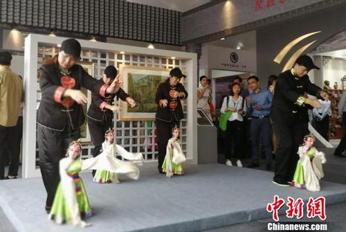 中國僑網梅州市第五屆客家文化創(chuàng)意產品博覽交易會現場 程景偉 攝