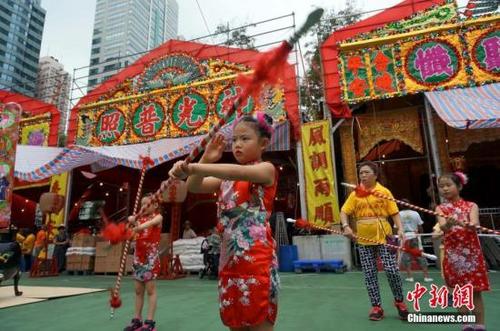 中國僑網(wǎng)資料圖,,“潮州戲曲暨巡游文化匯演”熱鬧開鑼。中新社記者 洪少葵 攝