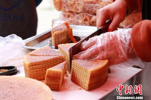 中國(guó)僑網(wǎng)圖為東南亞美食?!×至枇帷z
