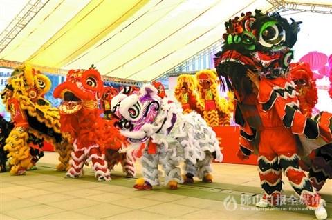 中國(guó)僑網(wǎng)群獅賀歲鬧元宵,。