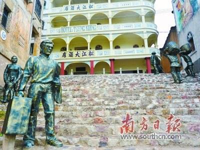 中國(guó)僑網(wǎng)松江大酒店位于松口古街區(qū)繁榮路,,于1932年建成,,是1950年以前梅州最大最豪華的旅館。昔日,,梅州地區(qū)的華僑出洋謀生或歸國(guó)返鄉(xiāng)多在此處投宿,,松江大酒店是華僑漂洋過海的驛站,也成為了他們的心靈港灣,。(何森垚 攝)