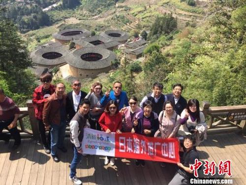 中國(guó)僑網(wǎng)日本旅行商組團(tuán)考察福建南靖土樓著名景點(diǎn)“四菜一湯”,?!铥愑瘛z
