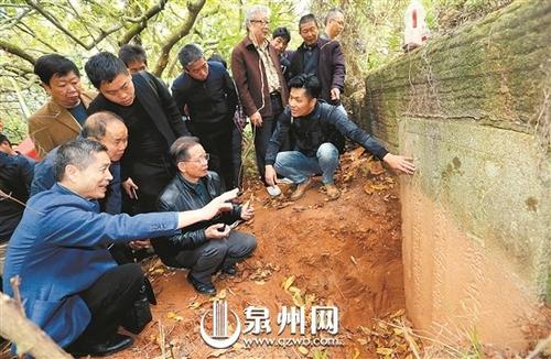 中國僑網(wǎng)泉州、溫州,、福鼎三地鄧城后裔50多人,,來到桃花山祭拜鄧城。