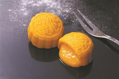 中國(guó)僑網(wǎng)流心月餅或成今年新寵。