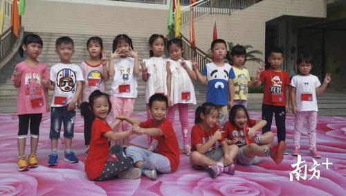 中國僑網(wǎng)7對一年級的雙胞胎萌娃們,。校方供圖