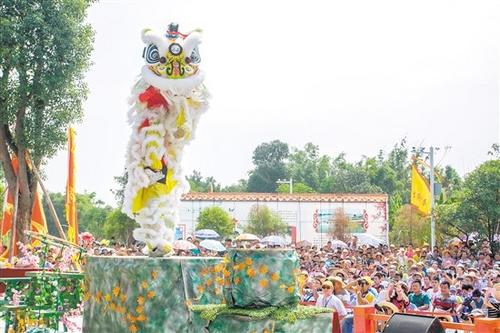 中國僑網(wǎng)鶴山是一座文化金礦,,擁有詠春,、龍獅,、水鄉(xiāng)等元素,,圖為鶴山獅藝展演活動,。 鶴山市委宣傳部供圖