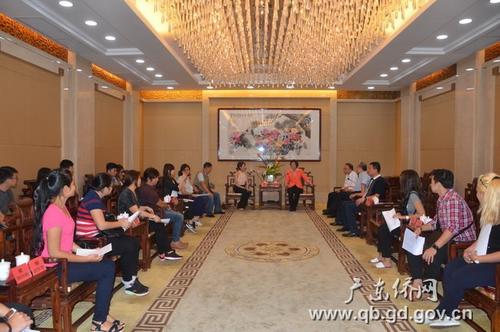 中國僑網(wǎng)龐國梅主任會見印東地區(qū)青年僑胞參訪團一行