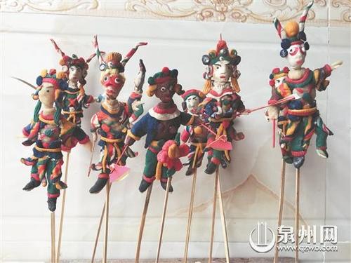 中國(guó)僑網(wǎng)肖其昌老人制作的的妝糕人,。