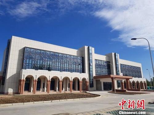 中國僑網(wǎng)圖為由陜西建工集團(tuán)承建的奧什醫(yī)院項(xiàng)目,?!∑髽I(yè)供圖 攝