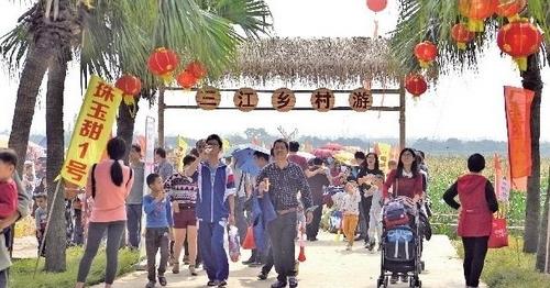 中國(guó)僑網(wǎng)周末到鄉(xiāng)村去是親子游的不錯(cuò)選擇。楊興樂(lè) 攝