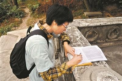 中國(guó)僑網(wǎng)志愿者在探尋僑鄉(xiāng)記憶,。