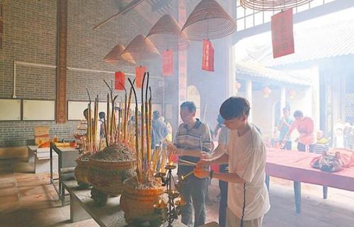 中國(guó)僑網(wǎng)羅氏宗親齊聚一堂,,共敘鄉(xiāng)情。