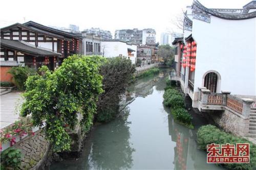 中國(guó)僑網(wǎng)福州上下杭?xì)v史文化街區(qū)經(jīng)過(guò)近年來(lái)的修復(fù)改造,在去年9月開(kāi)街,。東南網(wǎng)記者 盧金福 攝