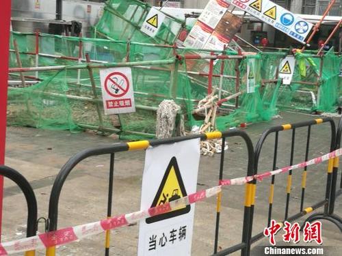 中國僑網(wǎng)深圳羅湖區(qū)西湖賓館段施工處 鄭小紅 攝